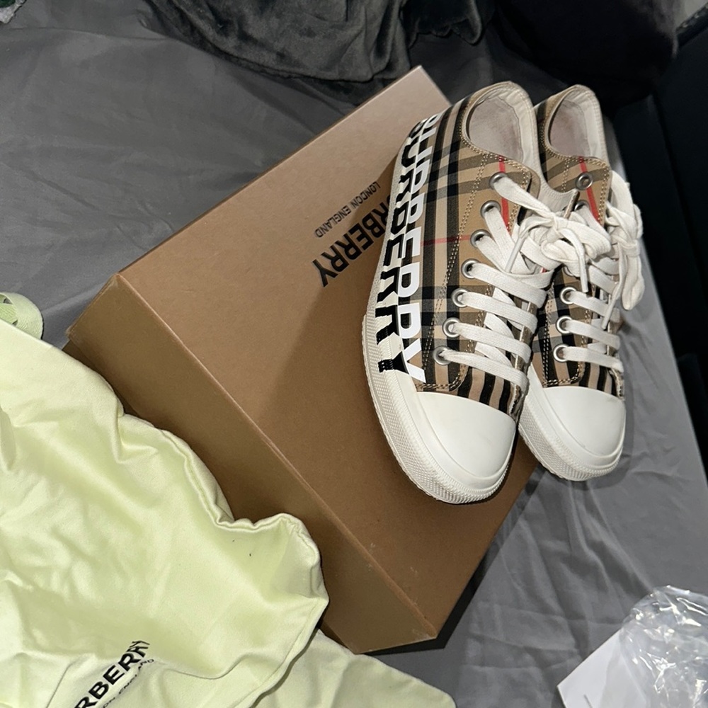 COPY - Women’s Burberry sneakers .